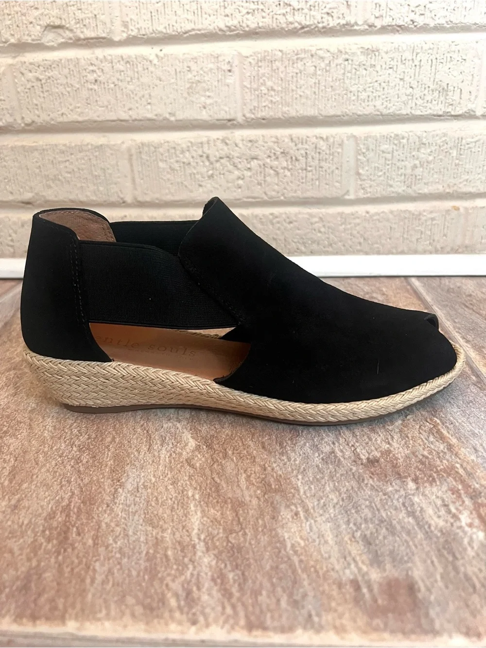 NWOT Gentle Souls by Kenneth Cole Black Wedge Espadrille Size 8
